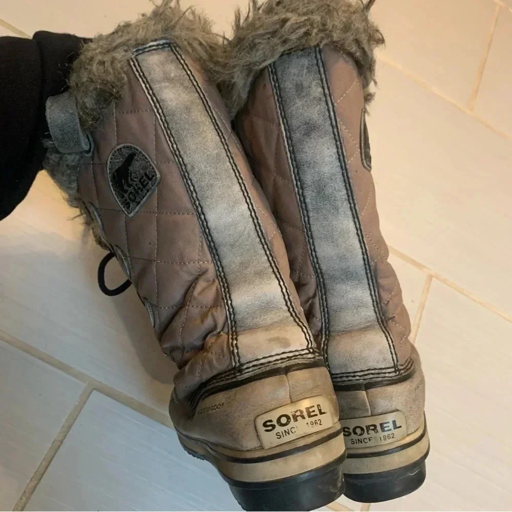 Sorel Leather Tofino Winter Quilted Factory Distressed Style Faux Fur Boots - Picture 2 of 11